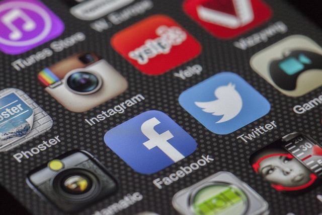 Comment les réseaux sociaux transforment le paysage des nouvelles